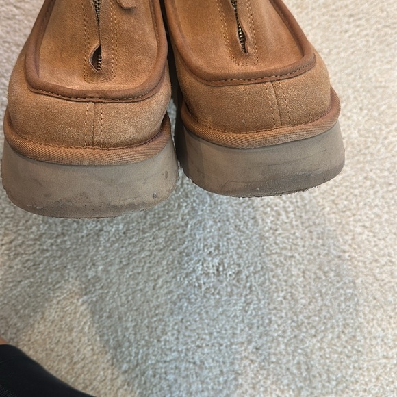 Ugg - Picture 8 of 10